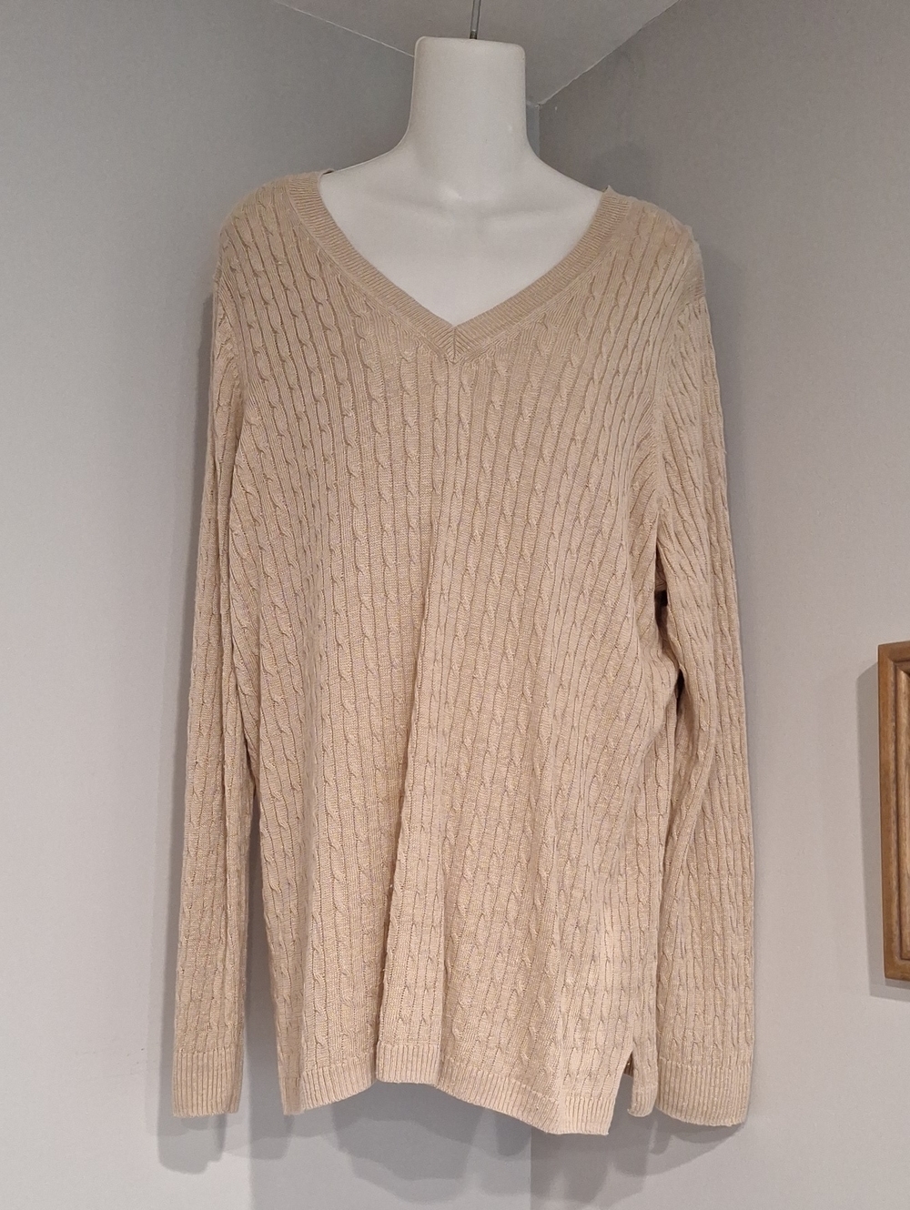 Denver Hayes Cream Cable Knit V-Neck Sweater